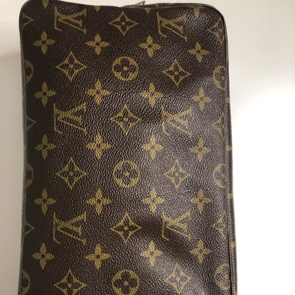 Louis Vuitton Paris Toilette 28 Bag, Monogram Canvas, Date: 822, February 1982. - Picture 6 of 15